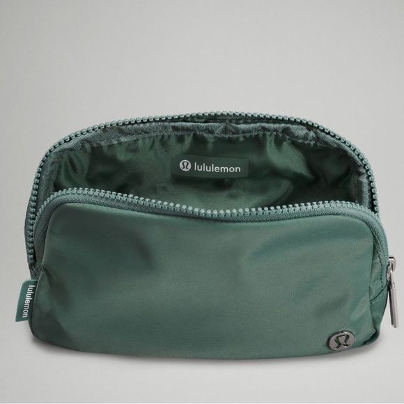 NWT Lululemon everywhere belt bag 1 L Tidewater Teal - Picture 3 of 9